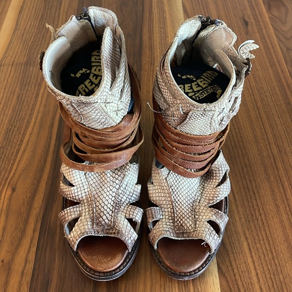 SOLD - EUC Vintage Freebird Nest, size 9, fits 10 - Picture 4 of 9